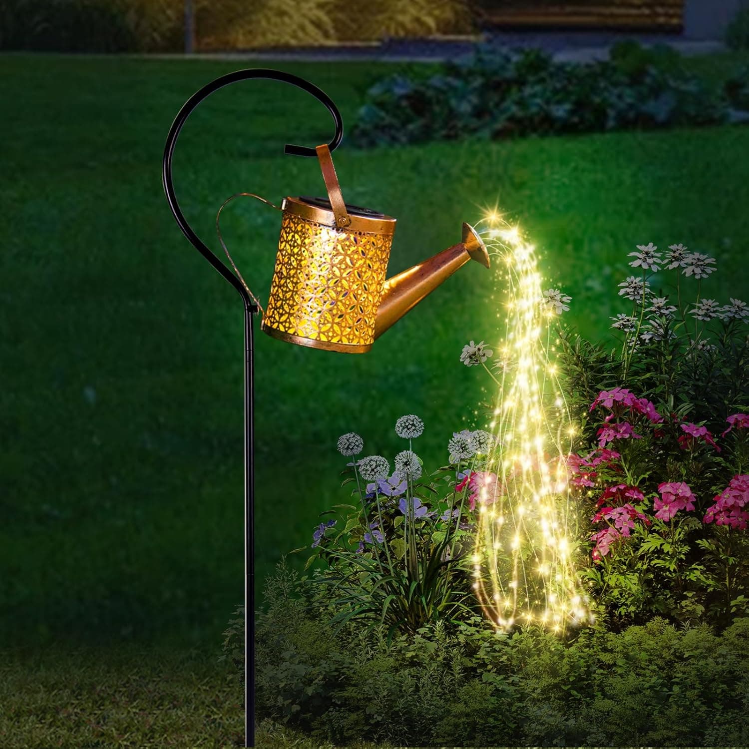 This Solar Watering Can Light Is a Surprisingly Elegant Garden Upgrade